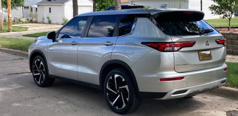 Mitsubishi Outlander PHEV 2023