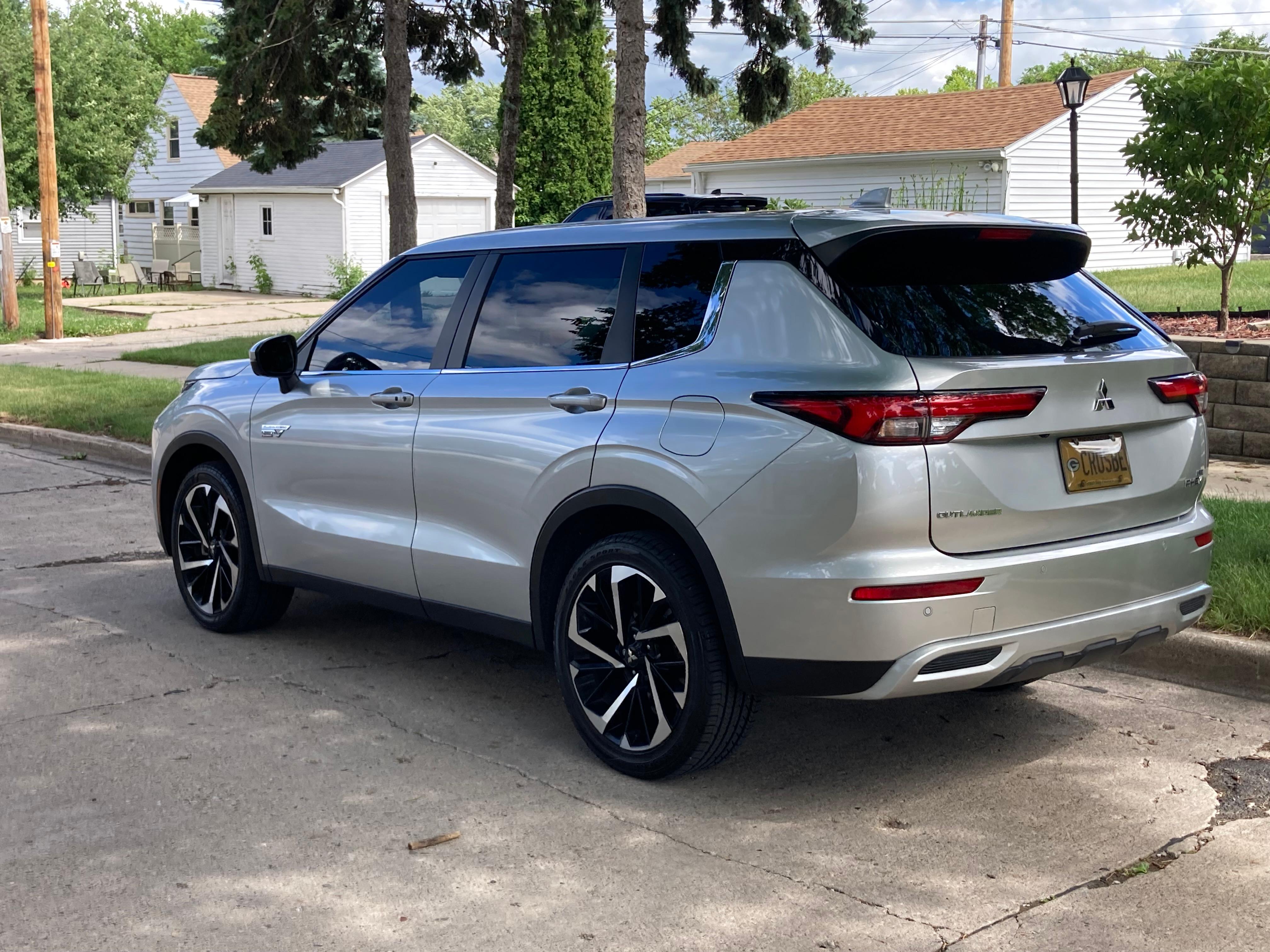 Mitsubishi Outlander PHEV 2023 in Milwaukee, WI