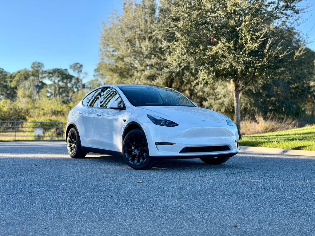 Tesla Model Y 2023 in Winter Garden, FL