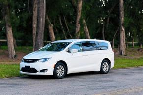 Chrysler Pacifica 2018 in Hialeah