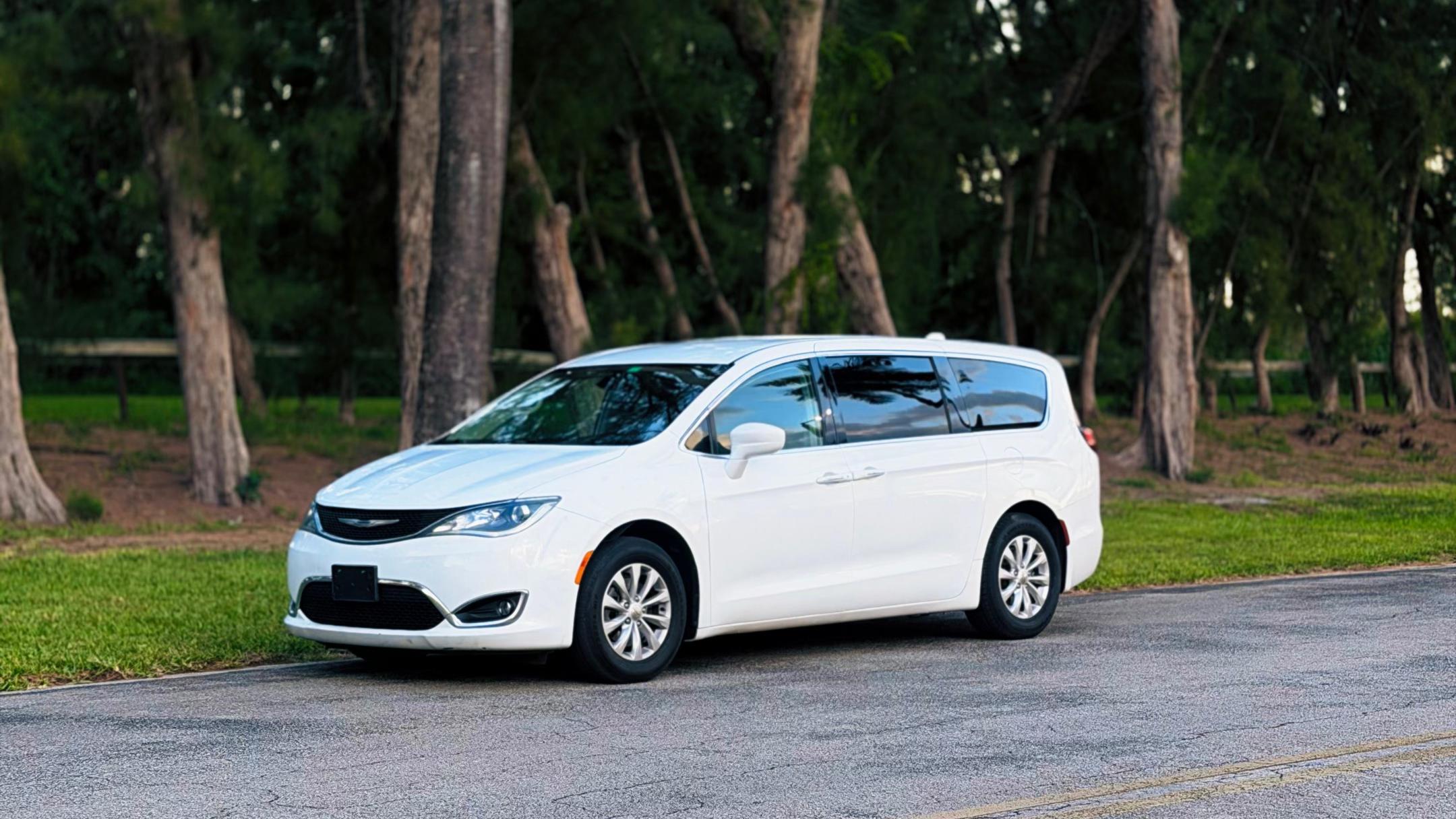 Chrysler Pacifica 2018 in Hialeah, FL