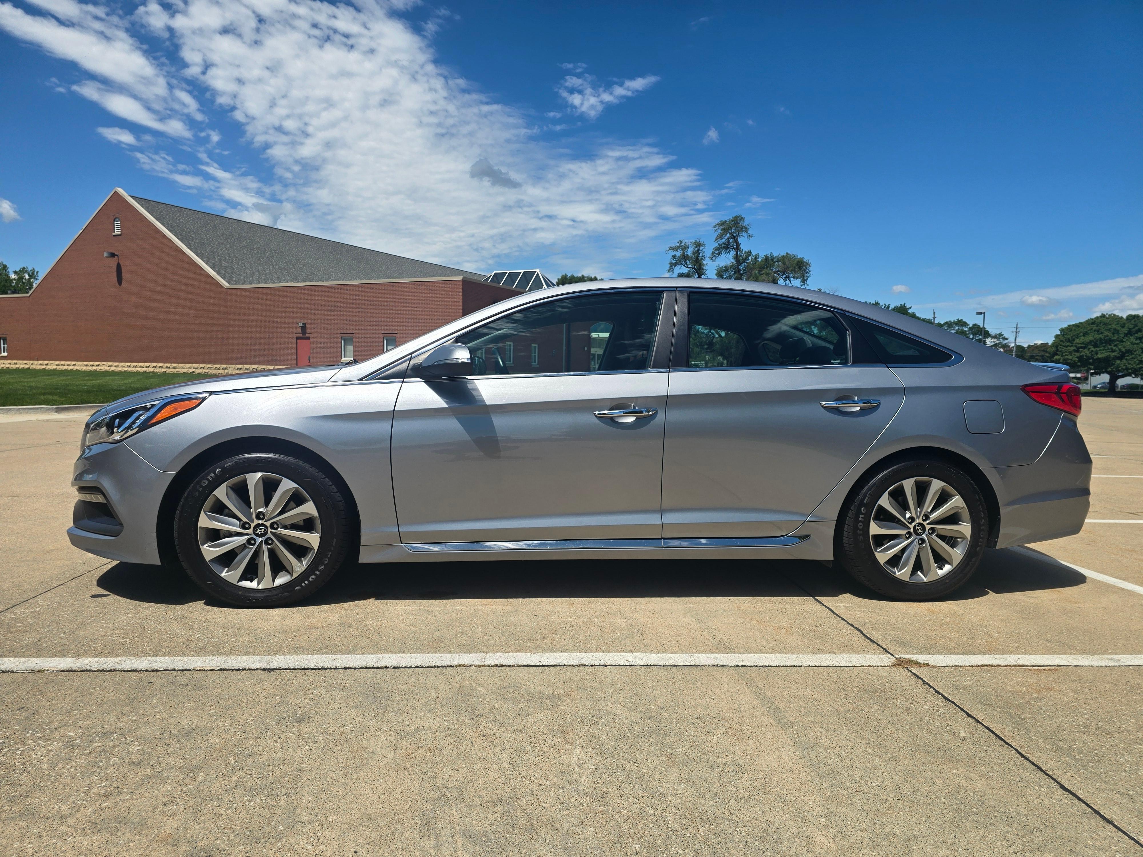 Hyundai Sonata 2015 in Des Moines, IA