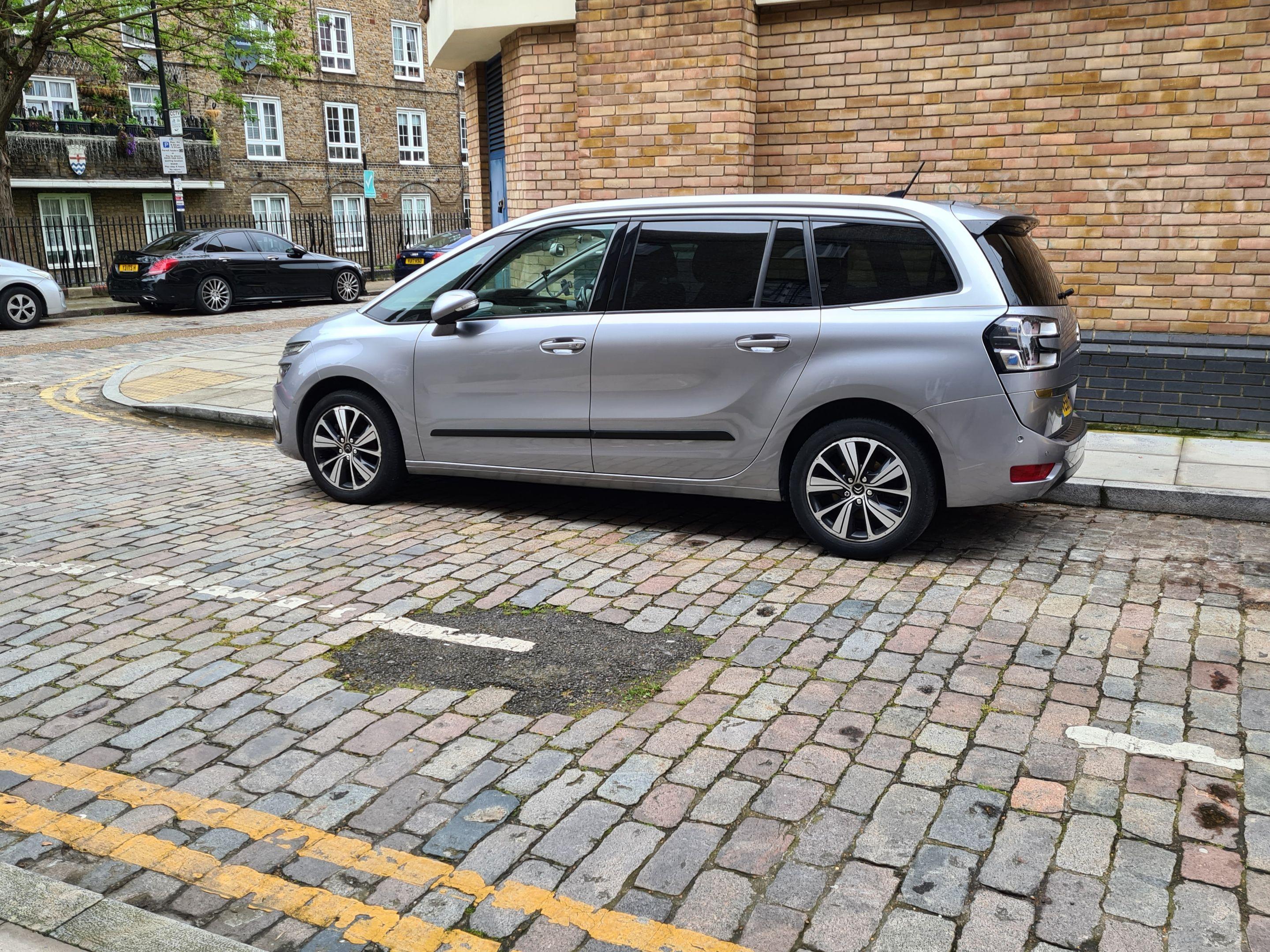 Citroen C4 Space Tourer 2019 in London