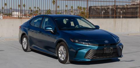 Toyota Camry Hybrid 2025
