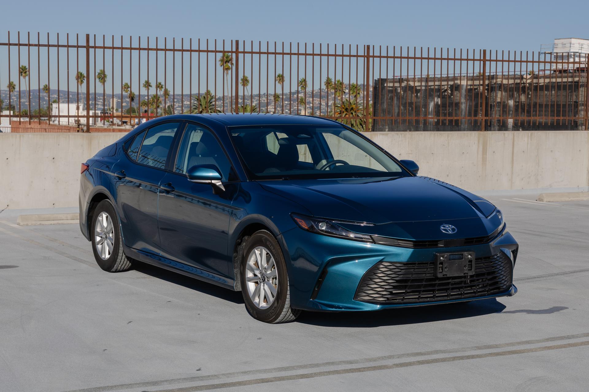Toyota Camry Hybrid 2025 in Inglewood, CA