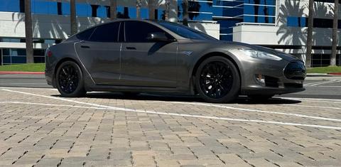 Tesla Model S 2015