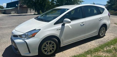 Toyota Prius v 2017