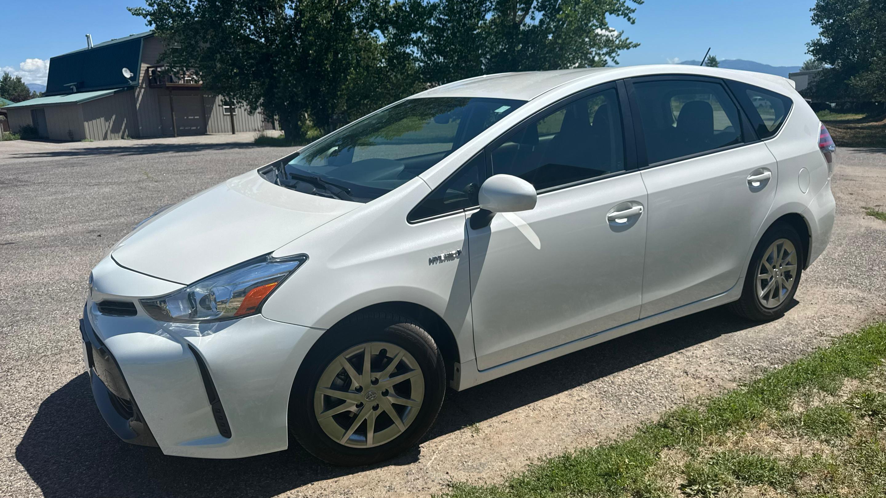 Toyota Prius v 2017 in Belgrade, MT