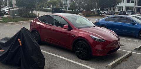 Tesla Model Y 2025