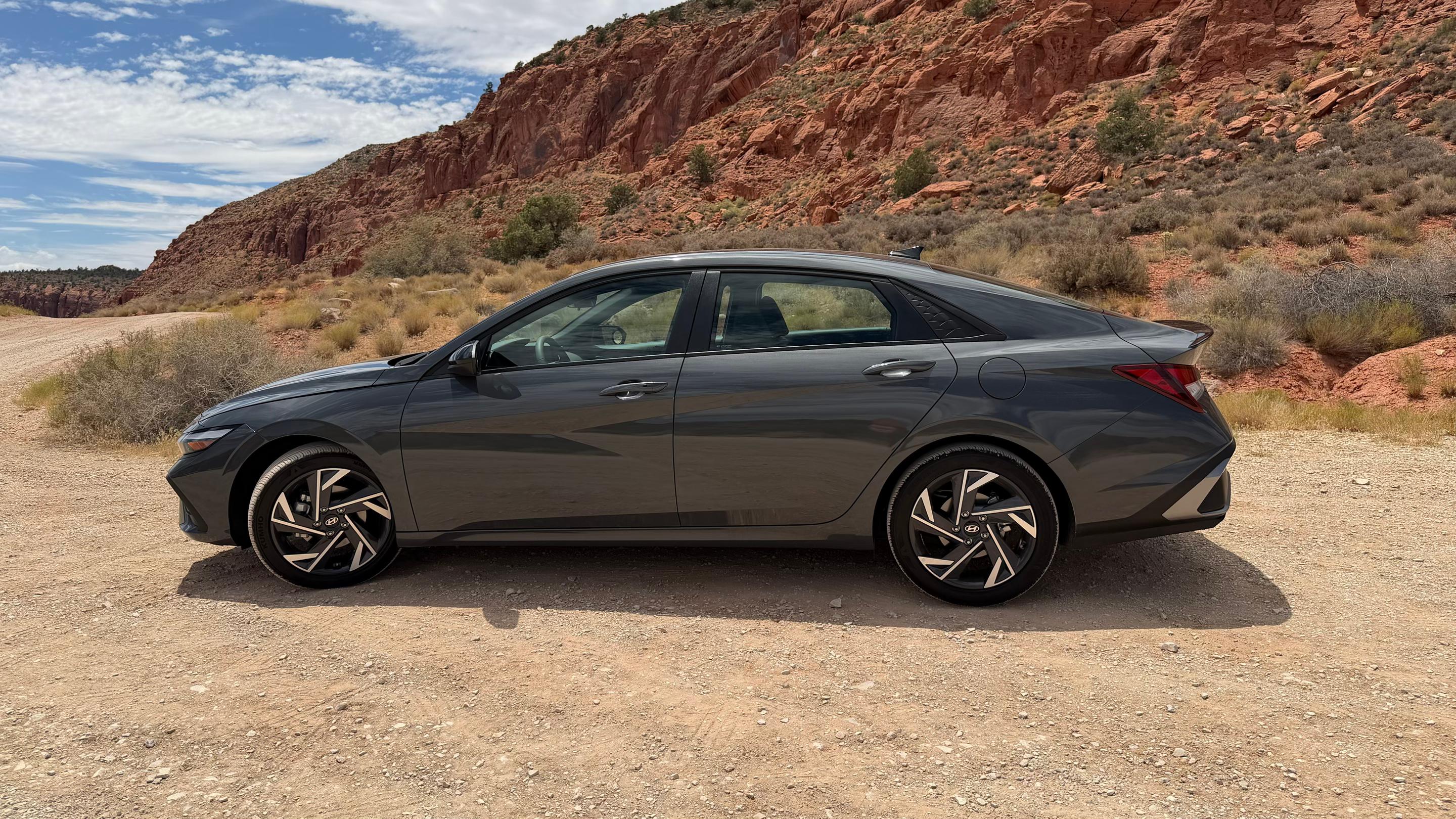 Hyundai Elantra 2025 in Hurricane, UT