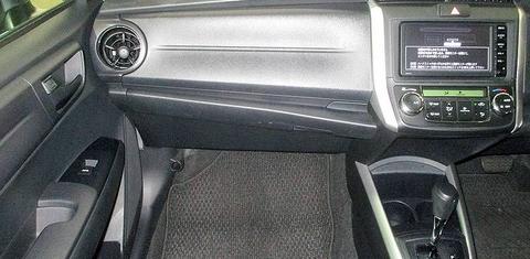 Toyota Fielder Hybrid 2015