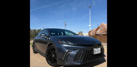 Toyota Camry Hybrid 2026
