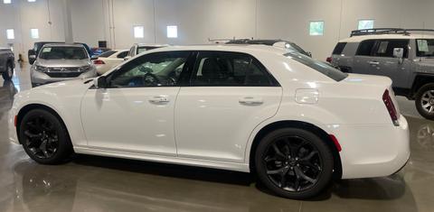 Chrysler 300 2021