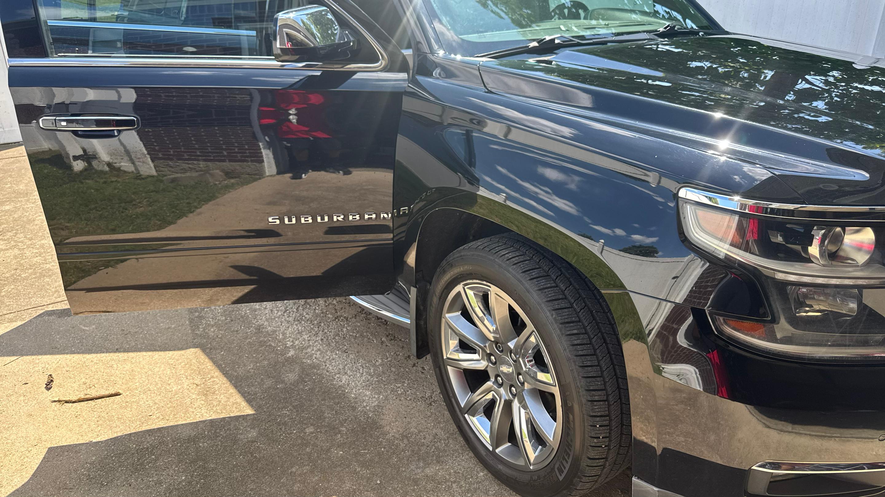 Chevrolet Suburban 2015 in Louisville, KY