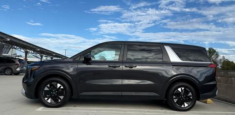 Kia Carnival Hybrid 2025