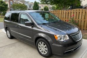 Chrysler Town & Country car