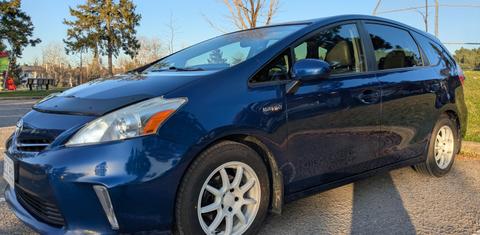 Toyota Prius v 2013