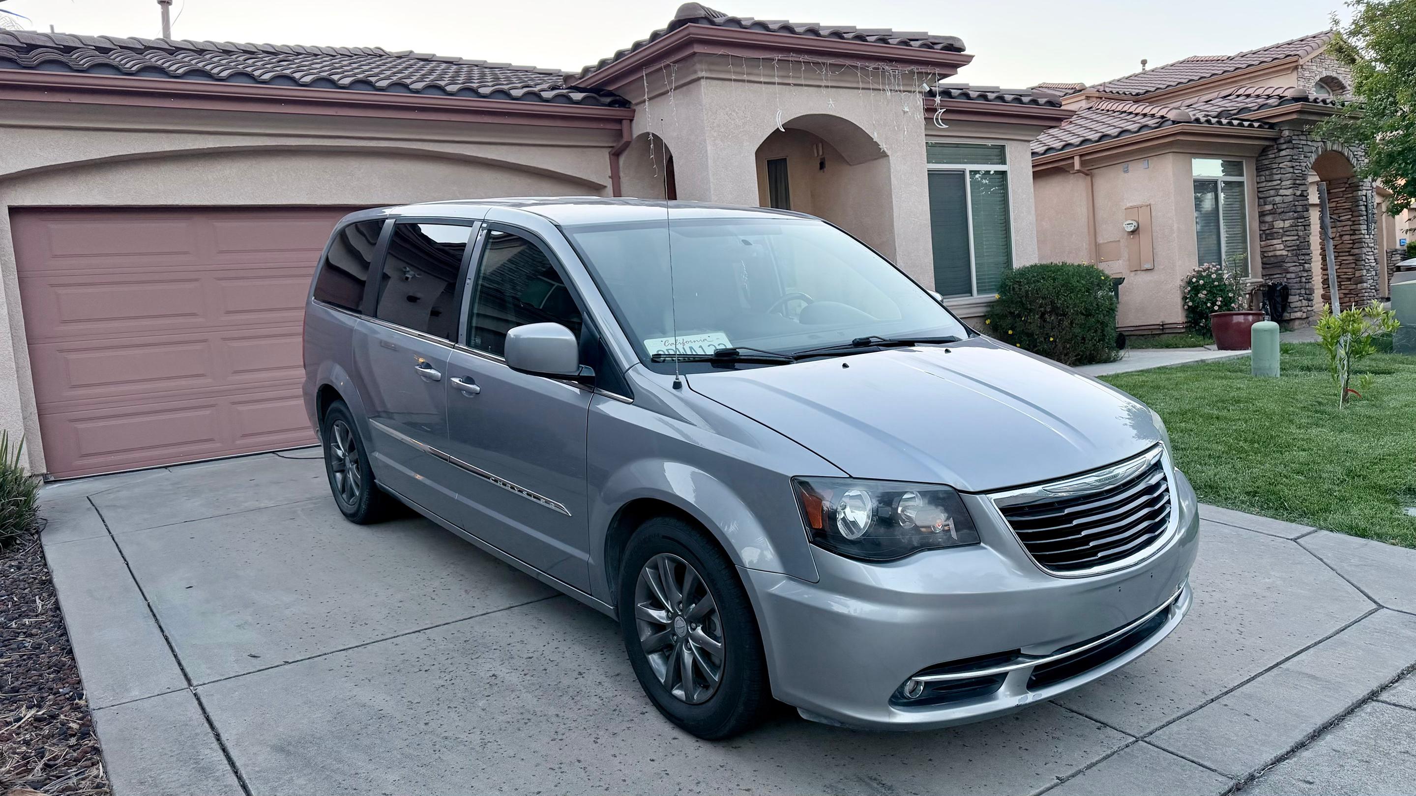 Chrysler Town & Country 2015 in Carmichael, CA