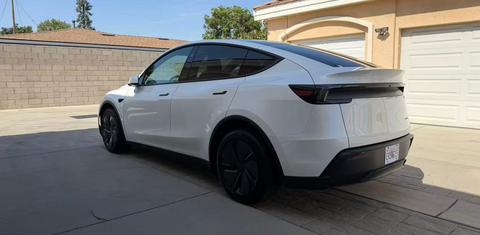 Tesla Model Y 2026