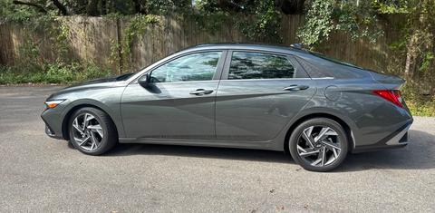 Hyundai Elantra 2024