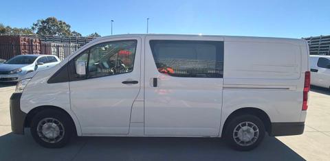 Toyota HIACE 2022