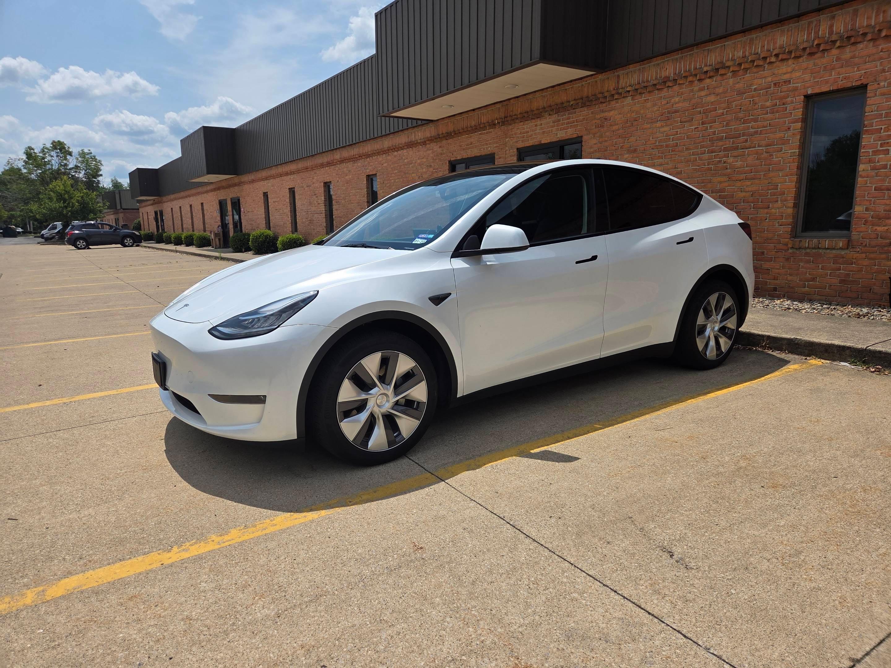 Tesla Model Y 2023 in Berea, OH