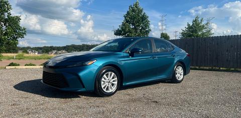 Toyota Camry Hybrid 2025