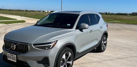 Volvo XC40 2025