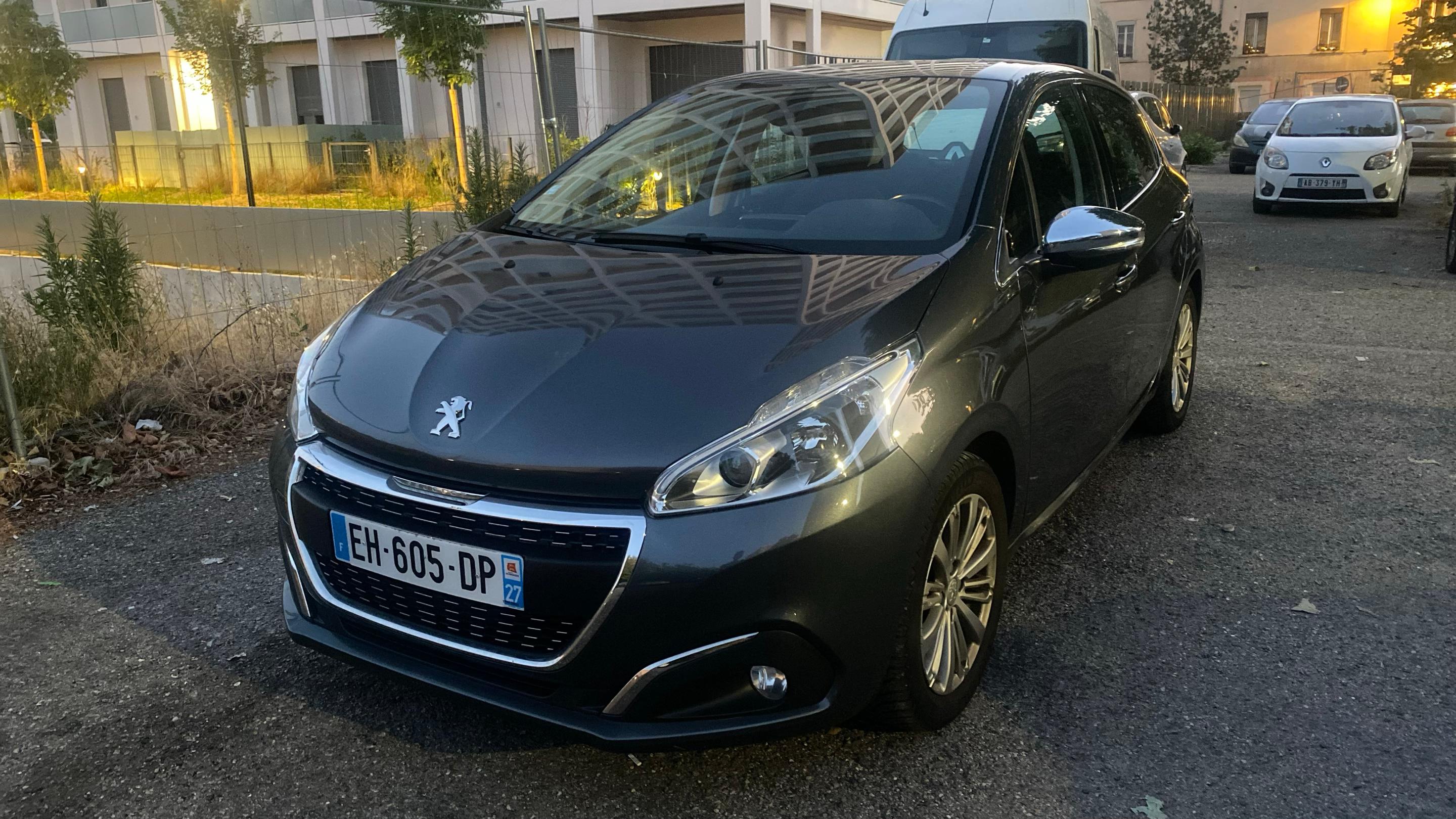 Peugeot 208 2016 à Lyon