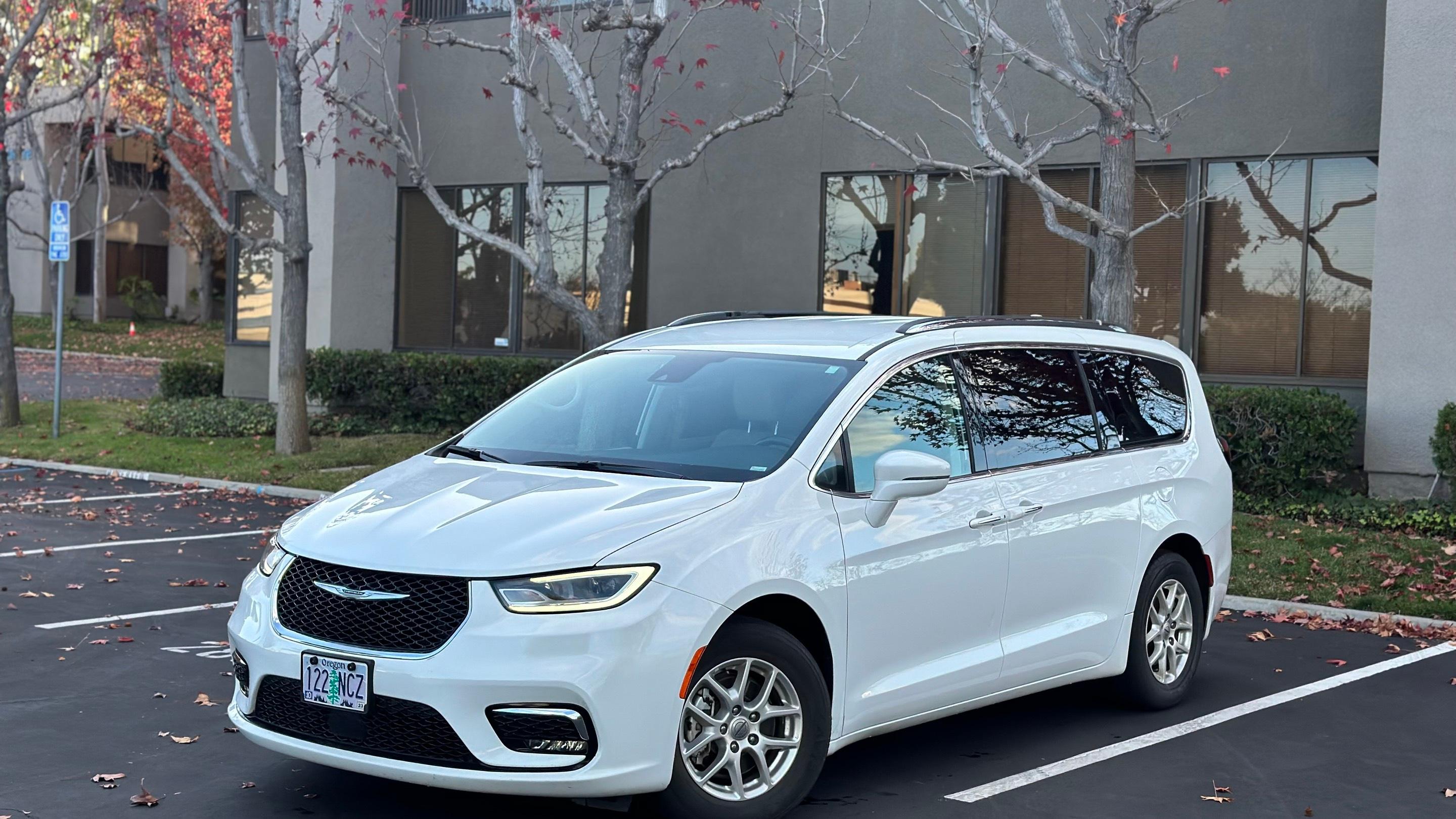 Chrysler Pacifica 2021 in Long Beach, CA