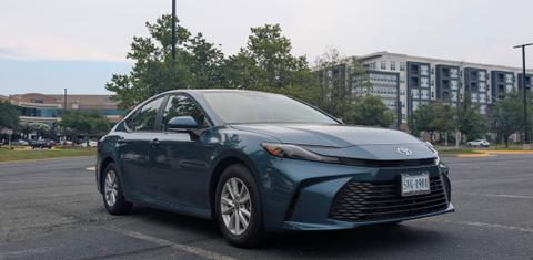 Toyota Camry Hybrid 2026