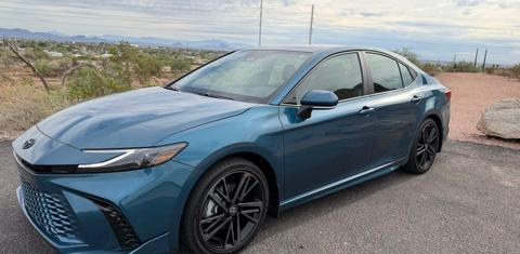 Toyota Camry Hybrid 2026