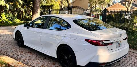 Toyota Camry Hybrid 2026