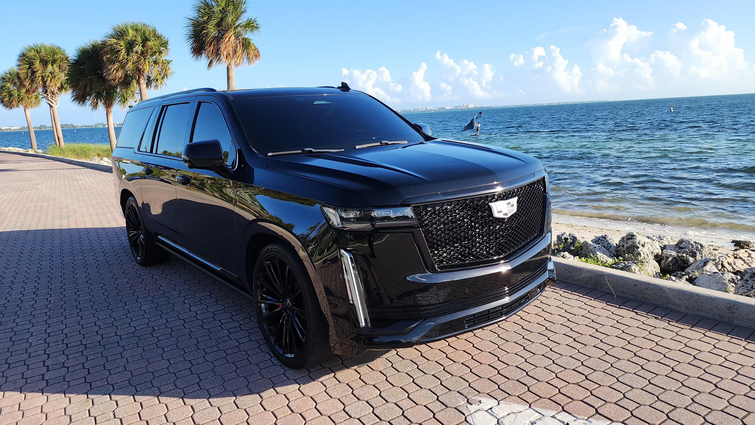 Cadillac Escalade ESV 2021 in 