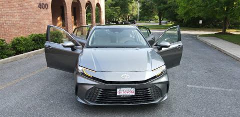 Toyota Camry Hybrid 2026