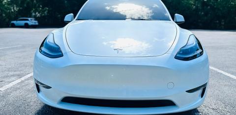 Tesla Model Y 2025