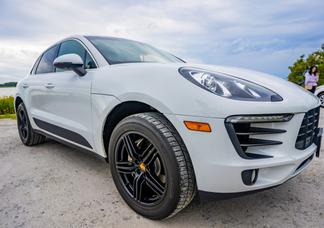 Porsche Macan car