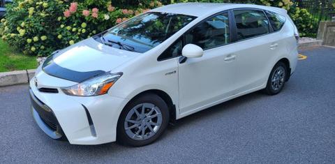 Toyota Prius v 2016