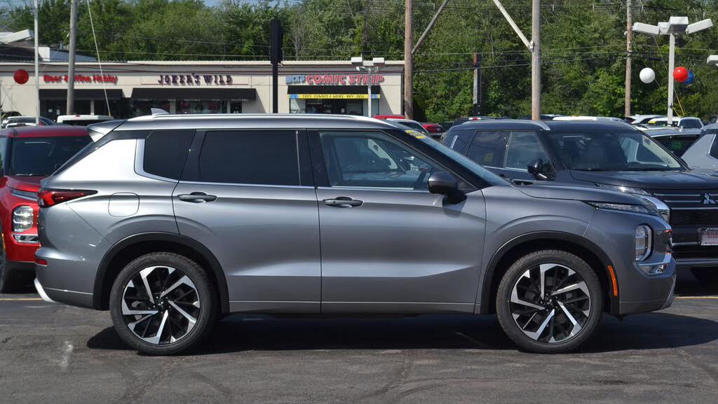 Mitsubishi Outlander 2024 in Lawrence, MA