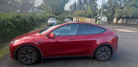 Tesla Model Y 2025