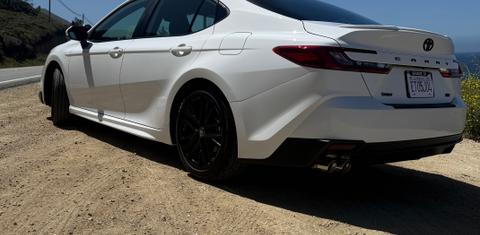 Toyota Camry Hybrid 2026