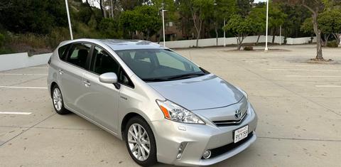 Toyota Prius v 2014