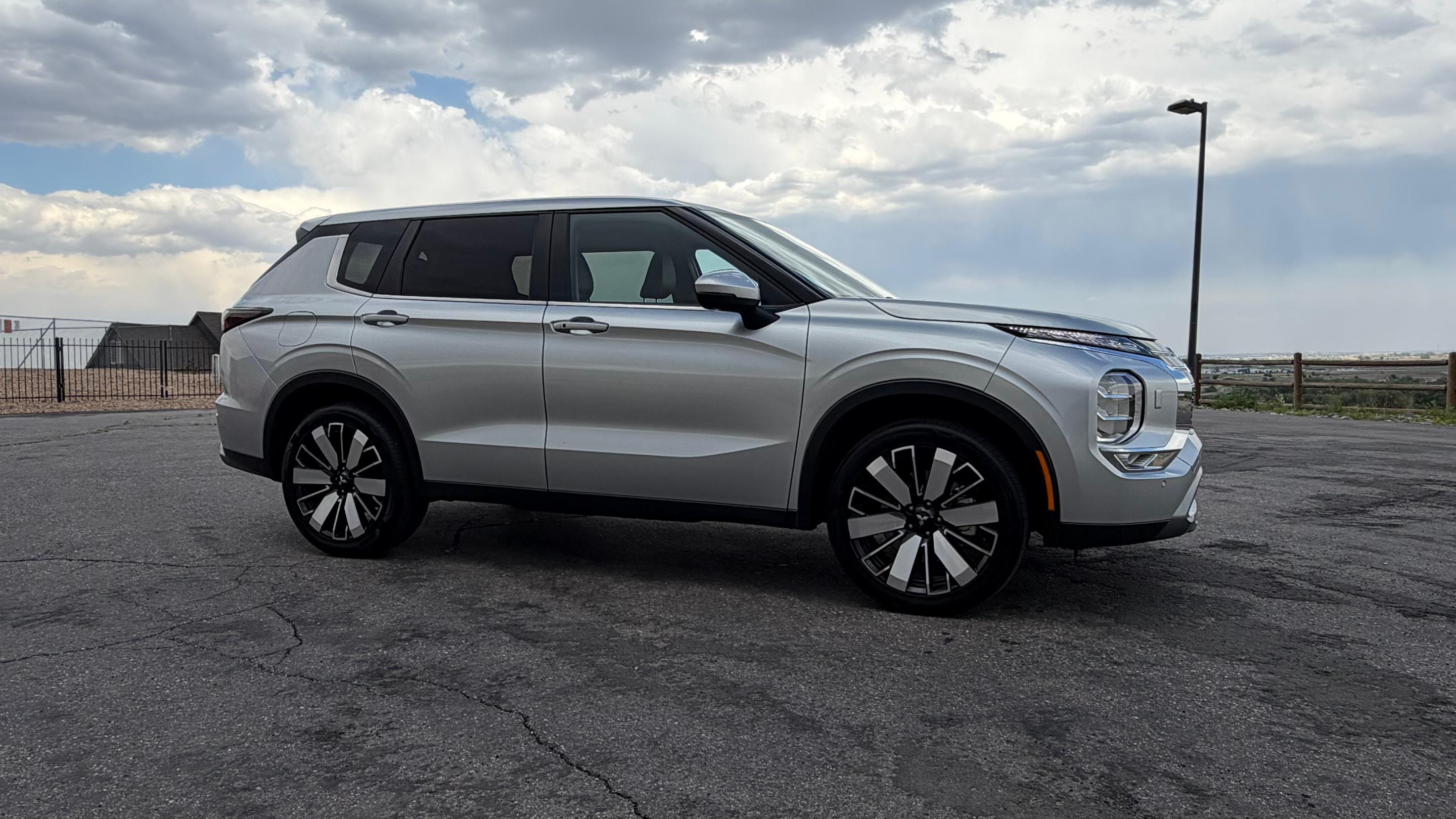 Mitsubishi Outlander 2025 in Denver, CO