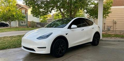 Tesla Model Y 2024