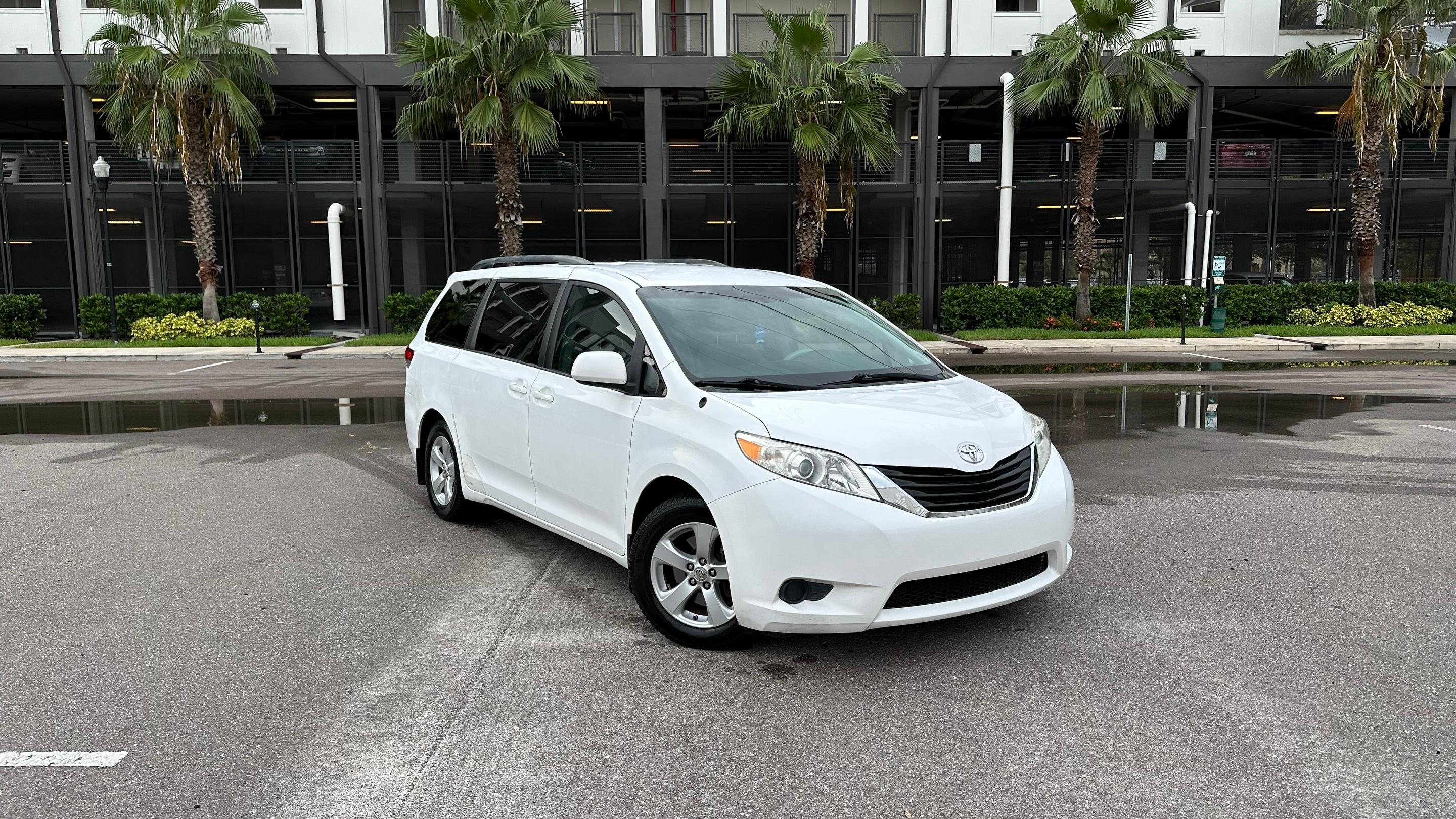 Toyota Sienna 2012 in 