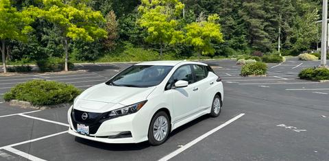 Nissan LEAF 2023