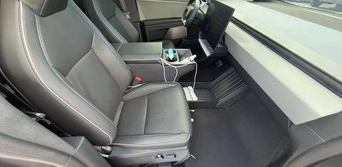 Tesla Cybertruck 2025