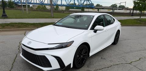 Toyota Camry Hybrid 2026