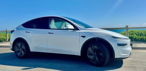 Tesla MODEL Y 2025