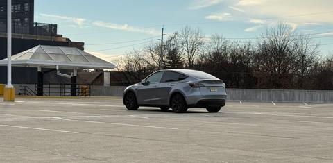 Tesla Model Y 2025